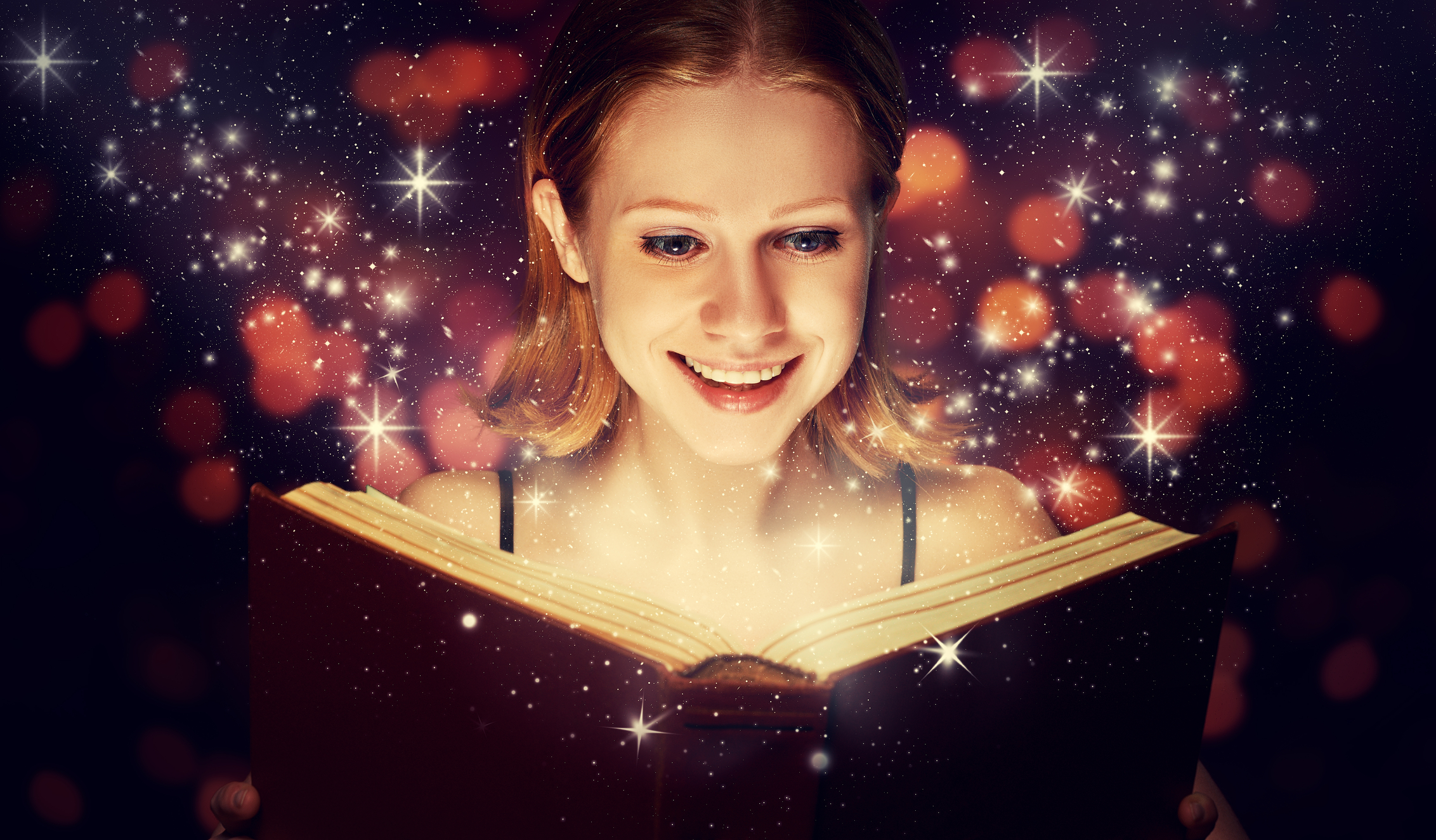 Девушка с волшебной книгой